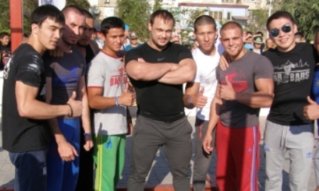 Илья Ильин посетил спортивный фестиваль «Aktau Open Fest 2014»