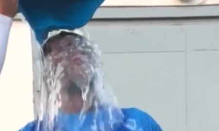 Коне Драмане принял участие в «ледяном флэшмобе» 