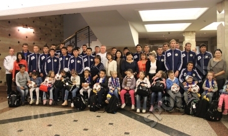 Национальная сборная Казахстана встретилась с детьми-инвалидами Астаны