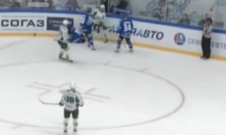 За грубую атаку Романа Старченко защитник «Салавата Юлаева» дисквалифицирован на одну игру