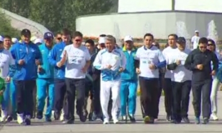 Арыстанбек Мухамедиулы принял участие в праздничном забеге