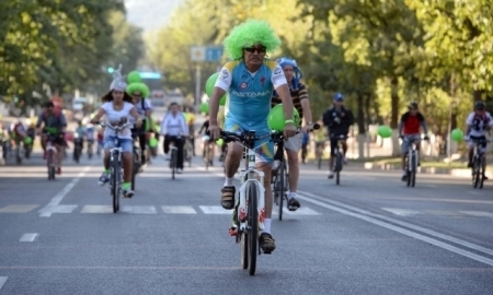 В Алматы состоялся костюмированный велопарад