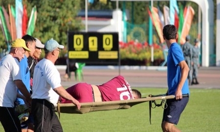 Футболиста «Акжайыка» увезли на «скорой» во время игры