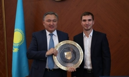 Аким Карагандинской области пожелал новых побед ХК «Сарыарка»