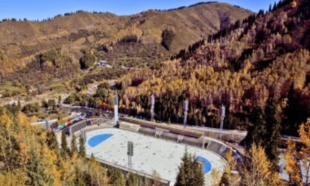 В Алматы прошёл традиционный забег по лестнице на плотину «Медеу»