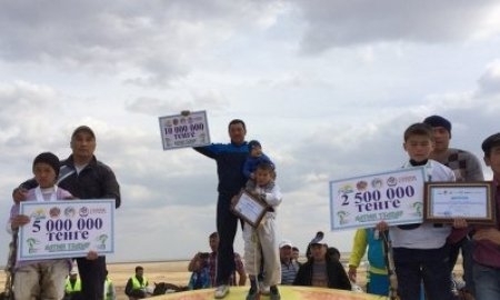 Школьник из Карагандинской области выиграл 10 млн тенге, победив в аламан байге