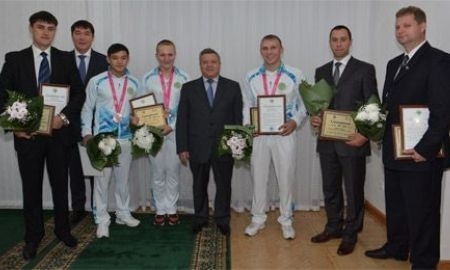 Аким Акмолинской области вручил денежные премии юным олимпийцам и их тренерам