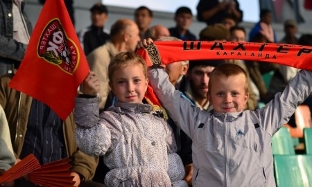 Фото болельщиков с матча Премьер-Лиги «Шахтер» — «Актобе» 1:1