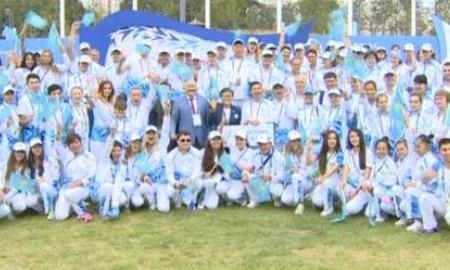 В олимпийской деревне подняли флаг Казахстана
