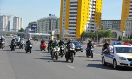 Байкеры Астаны устроили мотопробег