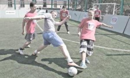 Студенты алматинских вузов сыграли в необычный футбол