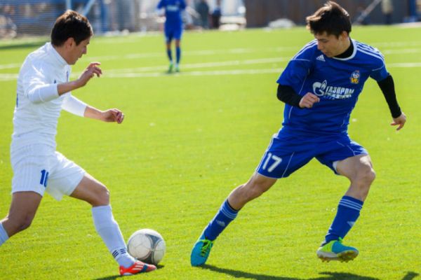 Рахмет Бурумбаев в матче за «Волгарь»