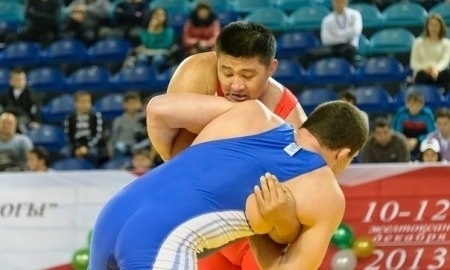 Четверо казахстанских борцов-классиков выступят в 1/4 финала Азиатских игр