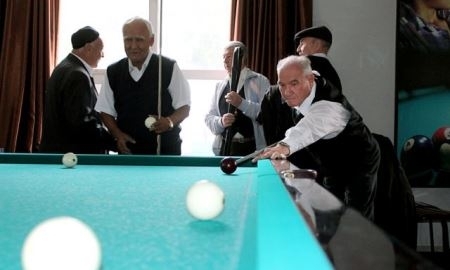 Пожилые южане соревнуются в бильярде