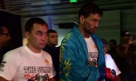 <strong>Акбербаев одержал тринадцатую победу на профи-ринге</strong>