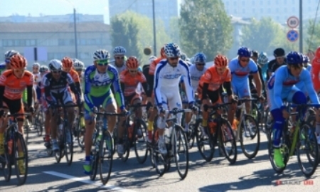 В Алматы стартовала международная шоссейная велогонка «Тур Алматы»