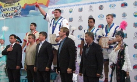 Казахстанцы завоевали все золотые медали на Х чемпионате Азии по қазақ куресi в Семее