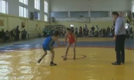 В ЮКО прошел республиканский турнир среди юношей по вольной борьбе