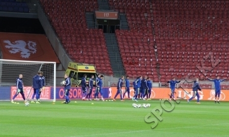 Стартовые составы сборных Нидерландов и Казахстана