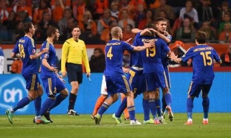 <strong>Сборная Казахстана обыгрывает Нидерланды после первого тайма</strong>