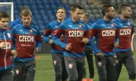 Чешские футболисты провели тренировку в холодной Астане