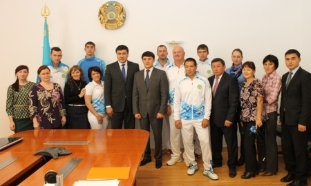 Аким ЗКО вручил по миллиону тенге чемпионам Азиатских игр в Инчхоне 