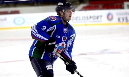 Состав ХК «Арлан» пополнил защитник Артем Безруков