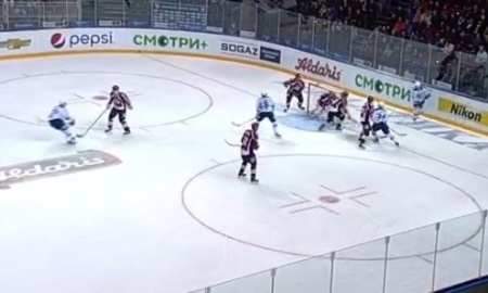 Видеообзор матча КХЛ «Динамо» Рига — «Барыс» 2:3. 