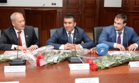Аким Кызылординской области поздравил призеров Азиады в Инчхоне