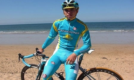 Гонщик Арман Камышев победил на 3-м этапе веломногодневки «Тур Хайнаня»