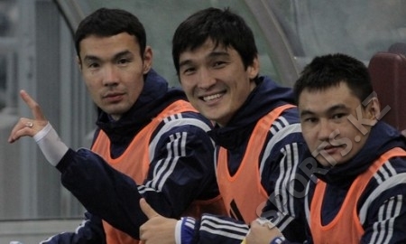 Кайрат Нурдаулетов указывает место своей команды