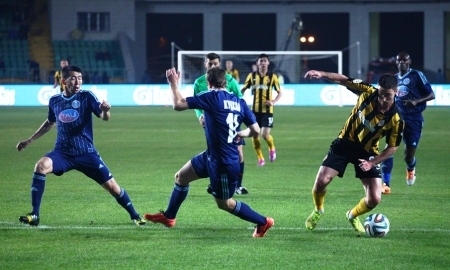 В звенящей тишине последние шаги...