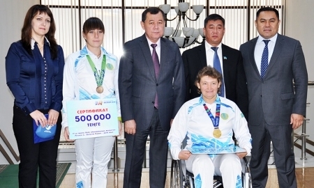 Карим Кокрекбаев поздравил жамбылских медалистов летних Азиатских игр и Азиатских Пара-игр