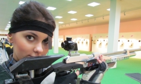 Российская спортсменка по стрельбе. Спортивная стрельба из пневматической винтовки. Наглазник для пулевой стрельбы. Пулевая стрельба очки. Повязка для стрельбы.