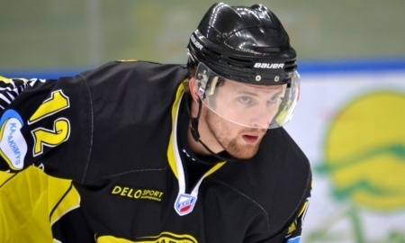 Сергей Елизаров стал автором 500-й шайбы «Сарыарки» в ВХЛ