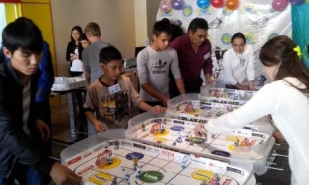 В Шымкенте прошел благотворительный турнир по настольному хоккею 