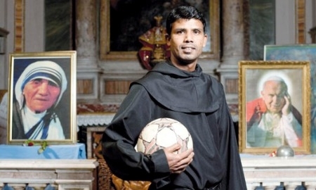 В Рудном священники сыграли против имамов футзальный матч