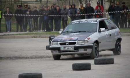 Впервые в Шымкенте прошли соревнования по экстремальному фигурному вождению
