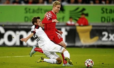 Энгель возвращается на поле