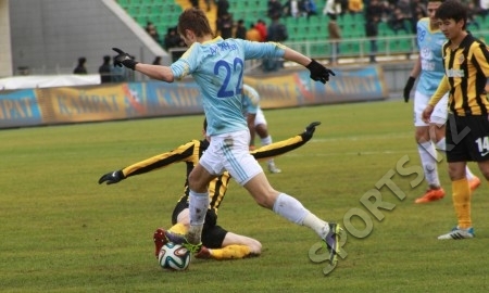 Джолчиев пытается пройти соперника