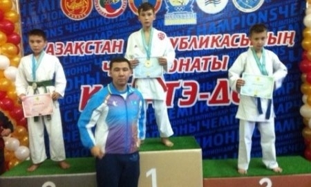 Двое юных каратистов из ЗКО завоевали золото на чемпионате Казахстана