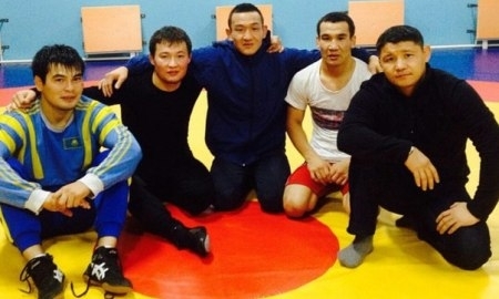 Казахстанцы прибыли в Минск на командный турнир памяти Олега Караваева
