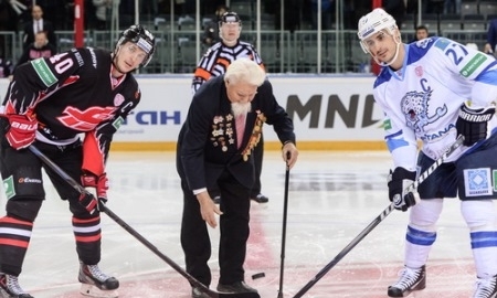 Ветеран Великой Отечественной войны открыл матч «Авангарда» с «Барысом»