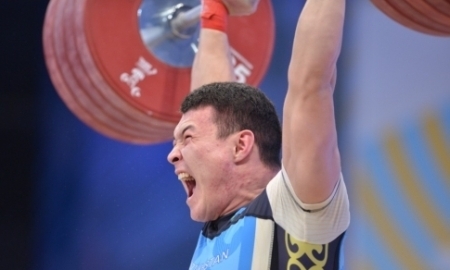 Аким Жамбылской области подарил внедорожник Жасулану Кыдырбаеву