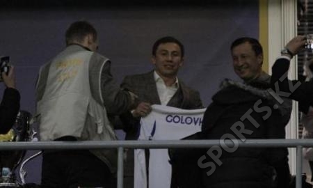 Президент ФФК вручил Геннадию Головкину майку сборной Казахстана