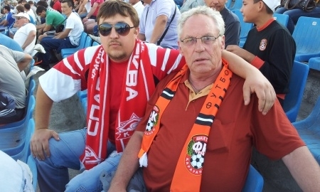 «Шахтер» — «Атырау» — 4:0. 2012. Роман Гордин (справа) 