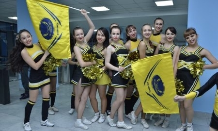 На матче ВХЛ «Сарыарка» — «Казцинк-Торпедо» состоялась встреча черлидерш