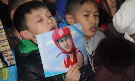 В Алматы втретили первую казахстанскую чемпионку мира по боксу