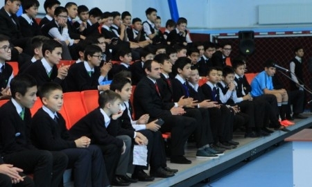 Футболисты «Шахтера» встретились с юными интеллектуалами
