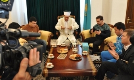 Ильин и Кыдырбаев побеседовали с Верховным муфтием о единстве и стабильности в стране